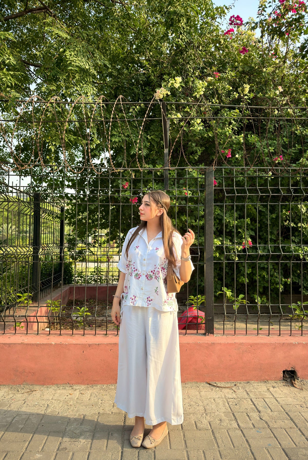 Embroidery Delight (White)